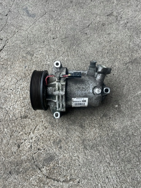 фото №1, Компрессор компрессор кондиционера dacia 926008367r