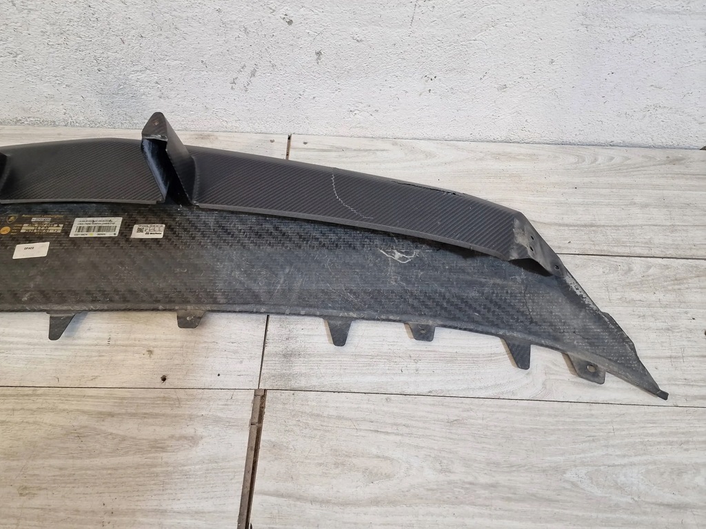 фото №10, Lamborghini urus performante молдинг середня бампера карбон