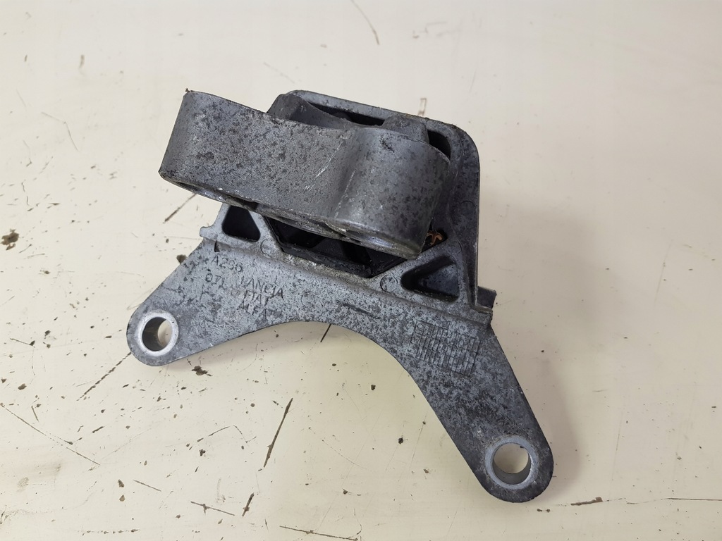 фото №1, Alfa romeo giulietta 2.0 jtdm кронштейн подушка fv