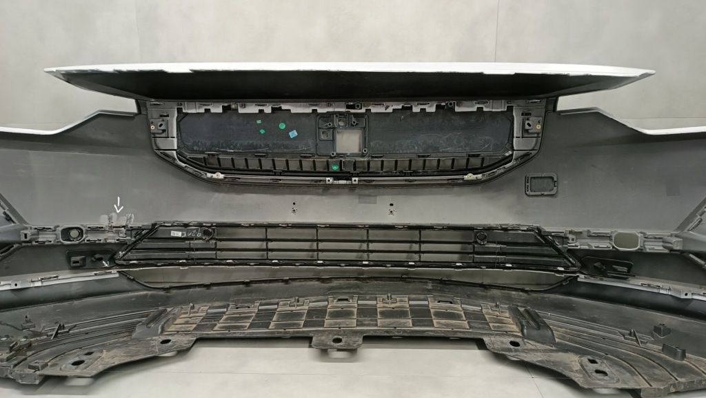 Бампер перед передній polestar 2 2 20- / + накладка нижня в Україні