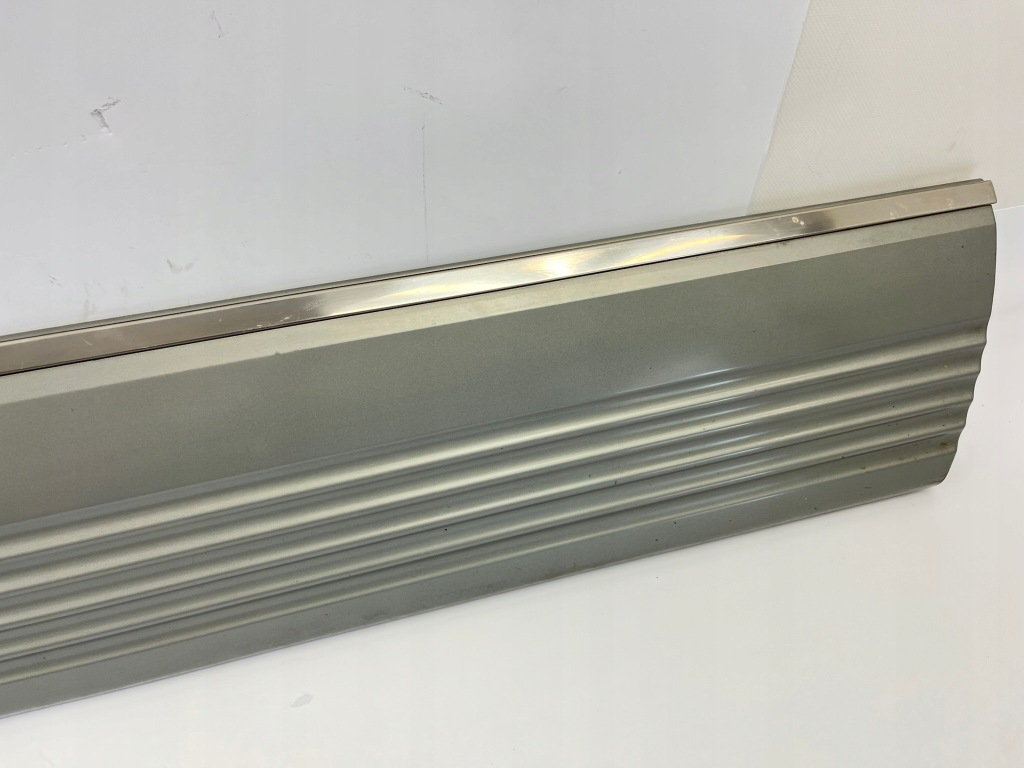 Молдинг боковая дверь правый перед правая mercedes w126 1266902440 1979-1985 Доставка