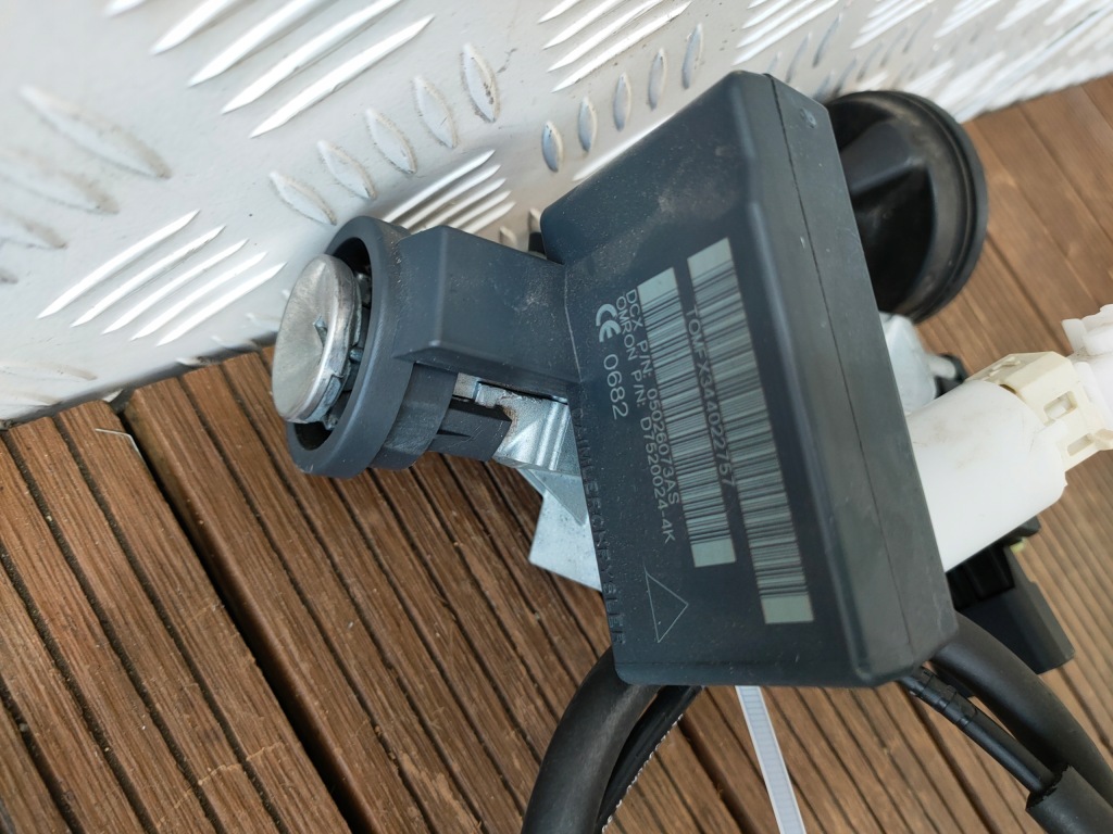 Dodge nitro 07-12 замок запалювання з ключ + кришка заливної комплект оригінальний номер в Україні