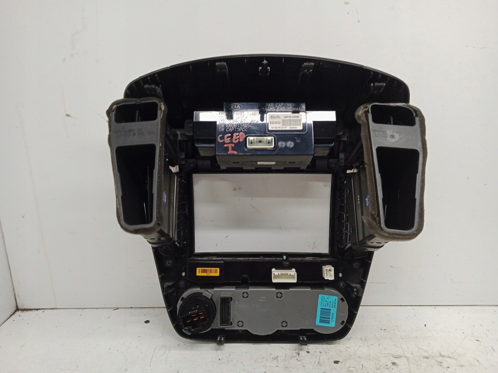 фото №3, Kia ceed lift панель рамка 95710-1h700 радио 2011r