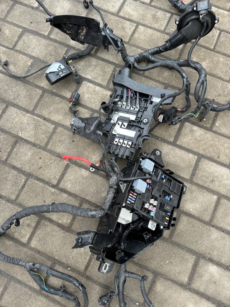 фото №5, Volvo xc60 ii b4 mild hybrid дизель электропроводка отсек двигателя