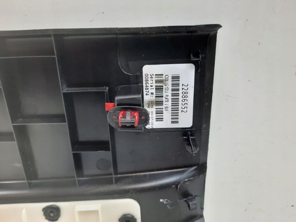 2018 cadillac escalade iv накладка порог багажника 22886552 в Украине