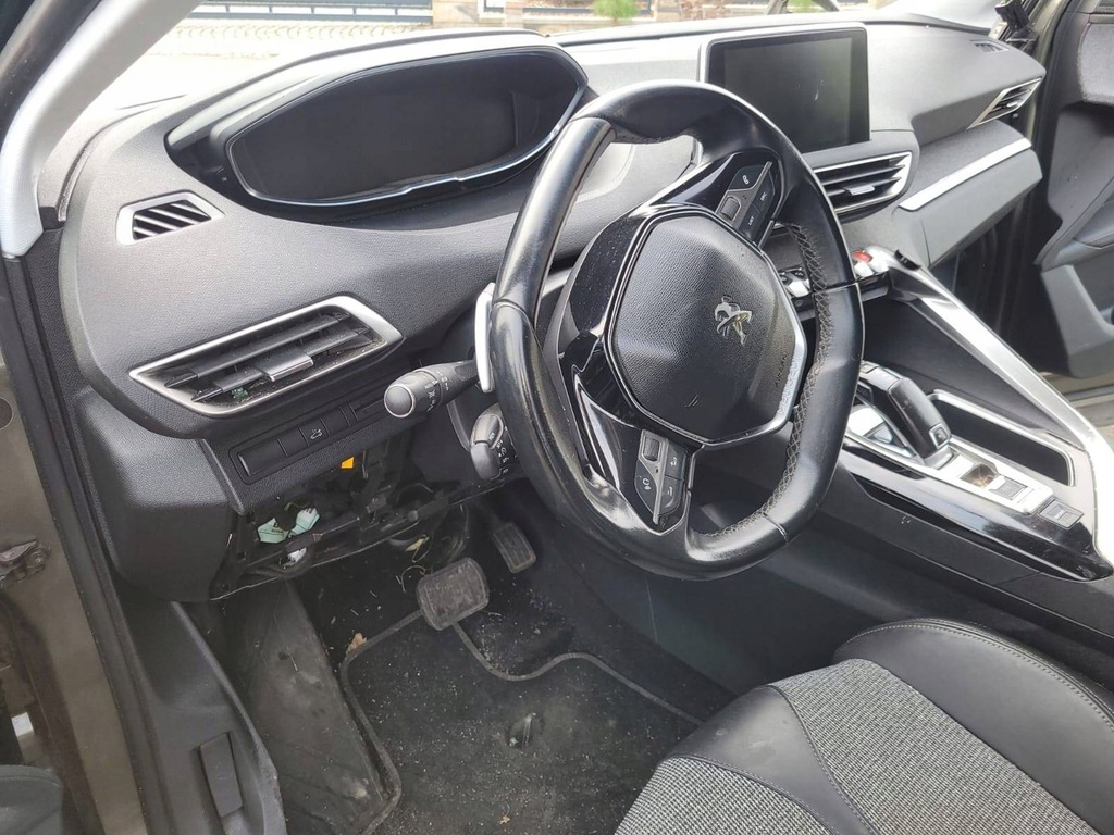 фото №1, Peugeot 5008 ii 2019 консоль с подушки