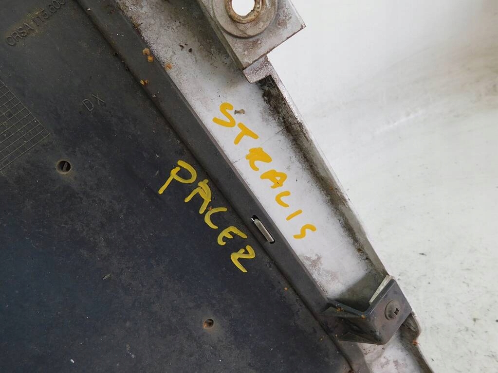 Iveco stralis pacer 260 05r облицювання кутик правий Ціна