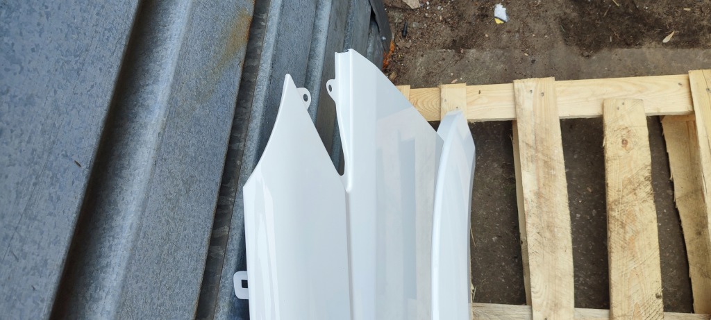 Крило ліве перед dodge sprinter 906 od 01.2007r лак p01 arctic white Ціна