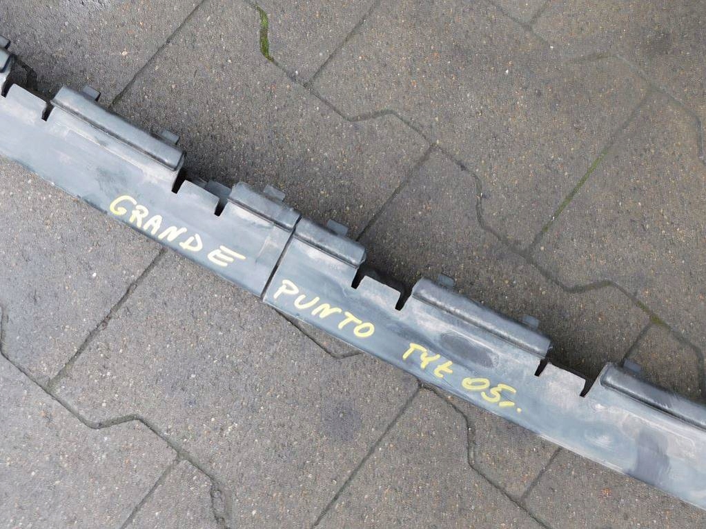 фото №8, Fiat grande punto 1.2 2005r 3d напрямна бампера задня