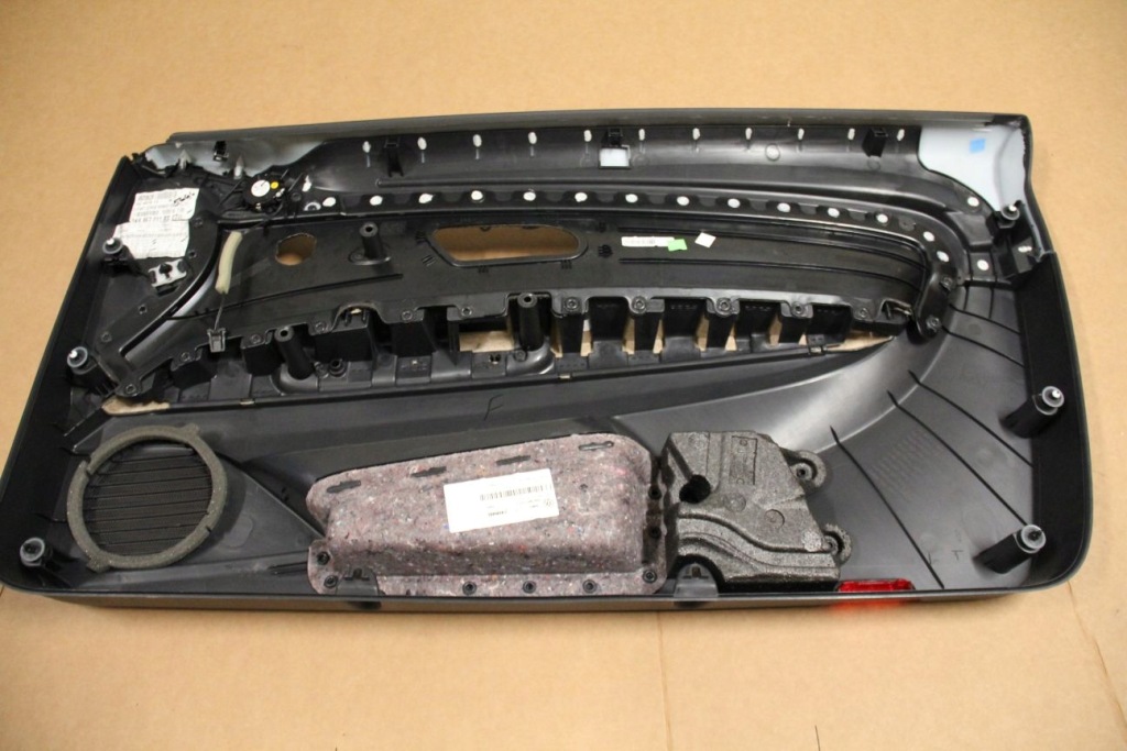 фото №4, Обивка дверь левая vw scirocco 1k8867011bs