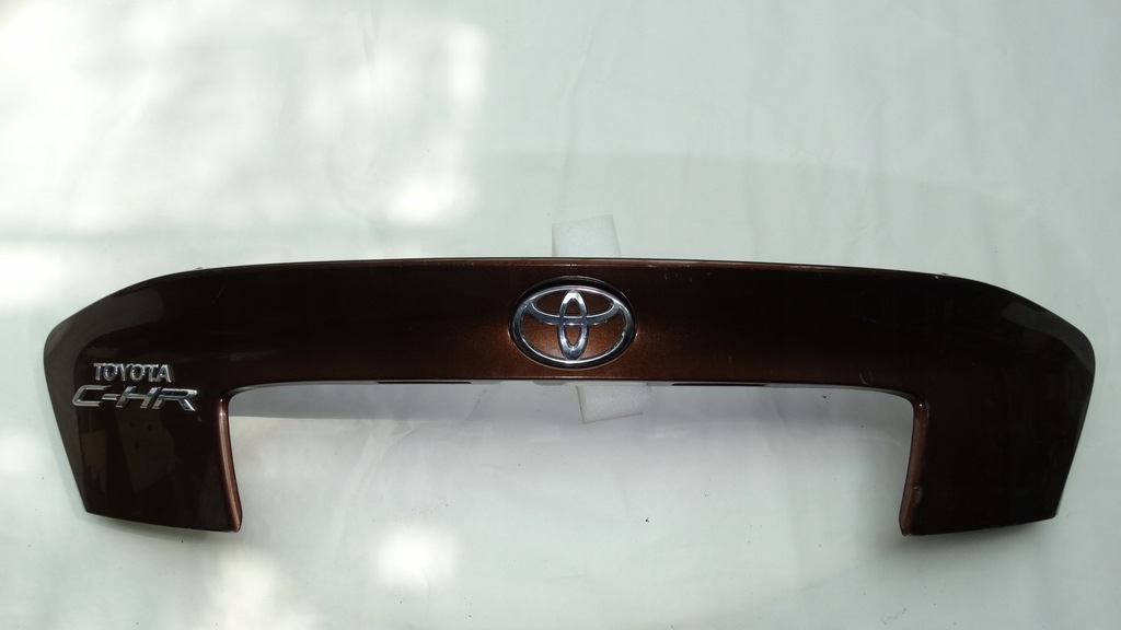 фото №14, Toyota c-hr 2016- накладка накладка крышки задний багажника 76811-f4010