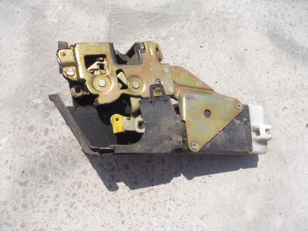 фото №11, Space star 1.6 1998 98 замок дверь 2pin