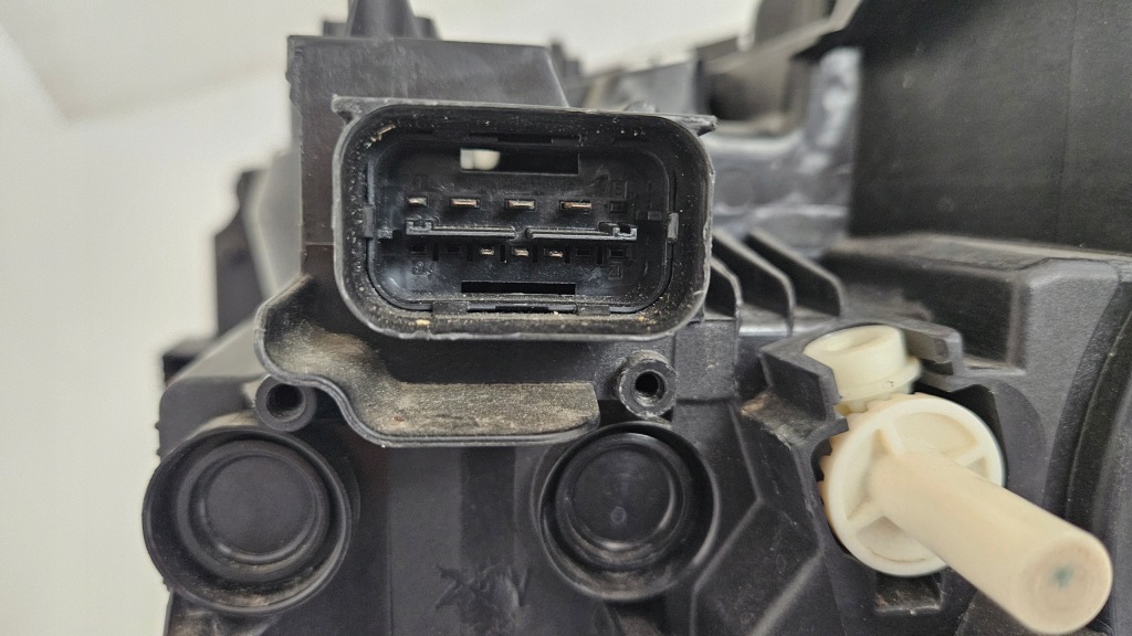 Фара правый  перед full led bmw x1 f48 2015- в Украине