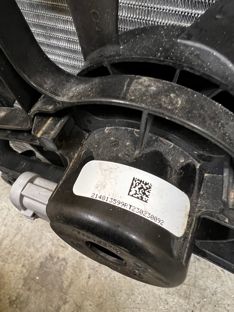 Радіатор води комплектна dacia sandero iii 2023r 1.0 tce lpg Зі Шроту