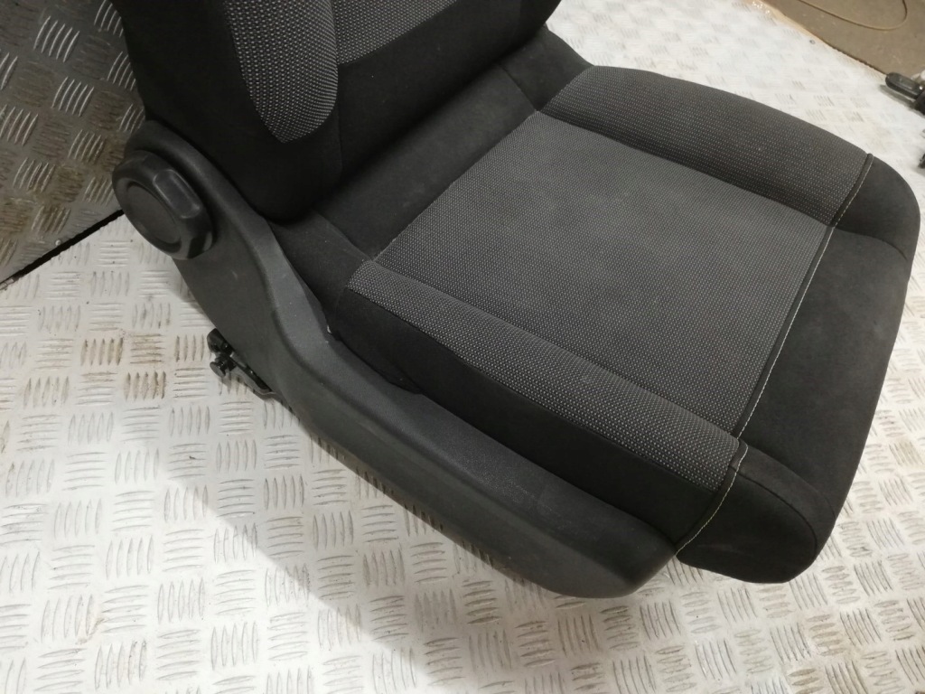 фото №8, Сиденье пассажира передний правый citroen c3 iii