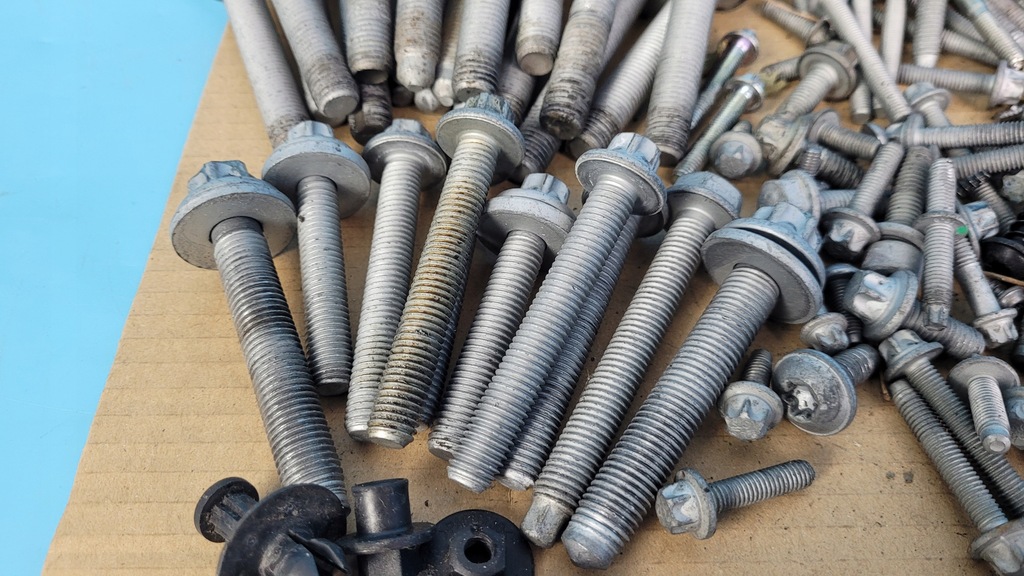 фото №8, Mercedes x247 glb 200 23r болты подвеска кузов салона 9kg