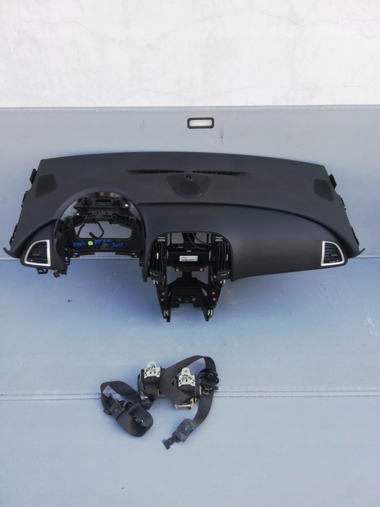 фото №1, Opel astra iv приборная панель приборная консоль