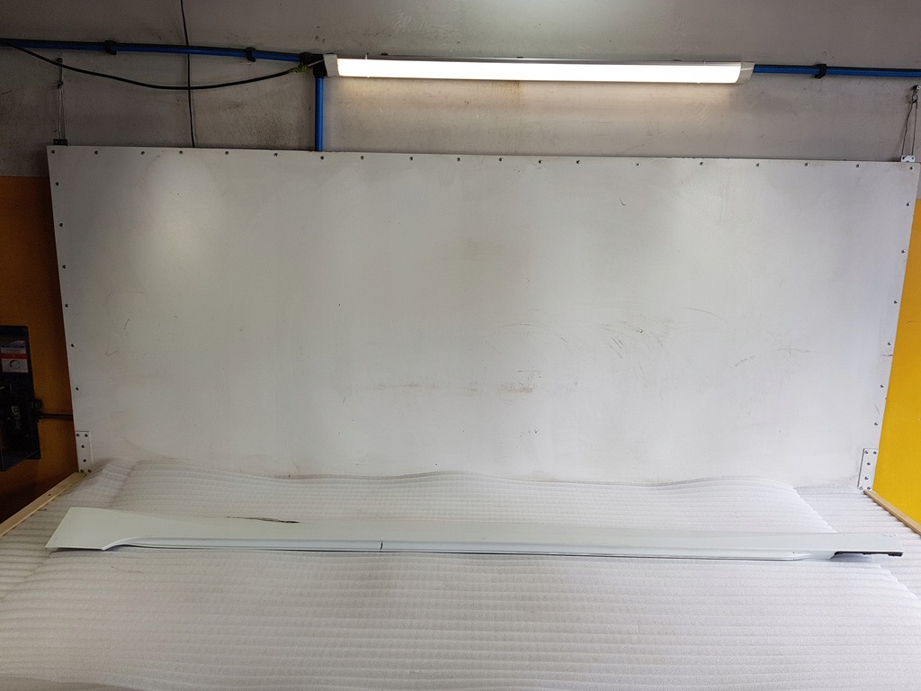 фото №1, Audi оригинальный номер 4k0853855 молдинг порог накладка