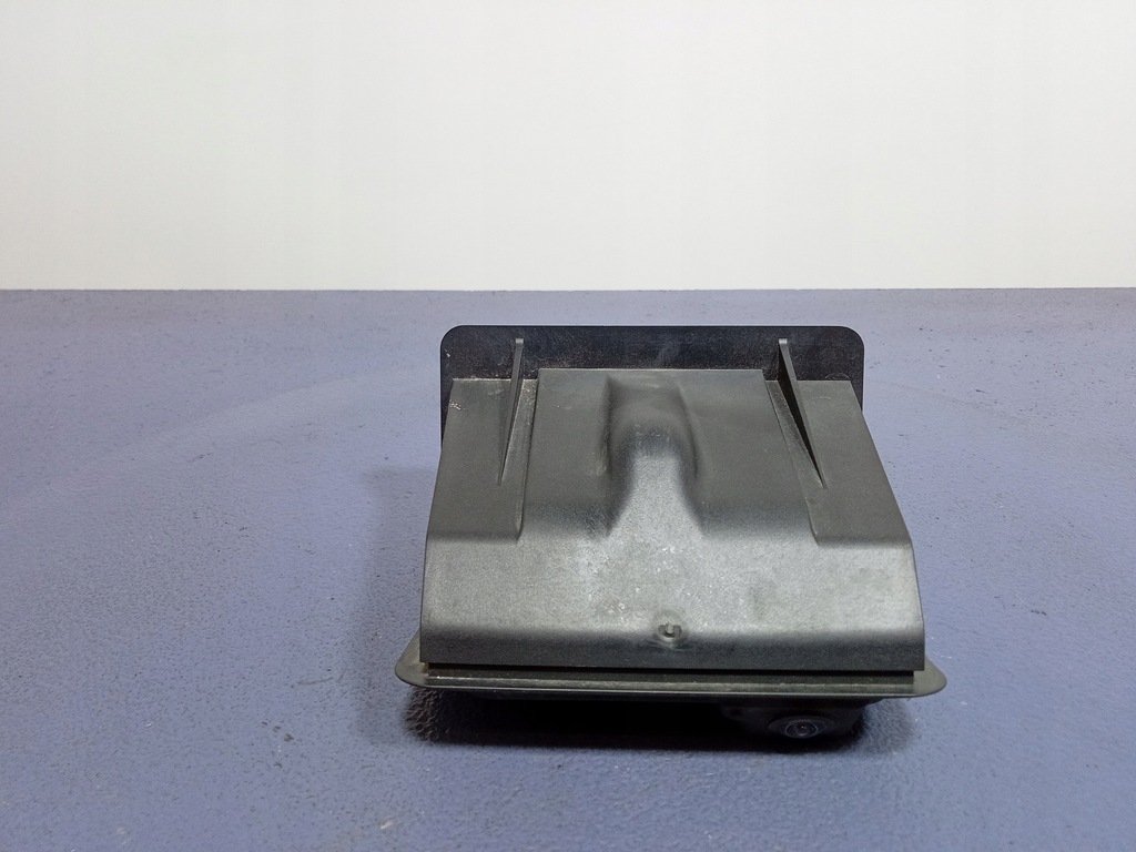 фото №4, Audi rsq8 q8 4m кнопка микровыключатель крышки задний камера 4m8827287a