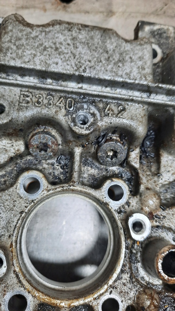 фото №6, Крышка клапанов 1001761 007 валы volvo s60 2.4b