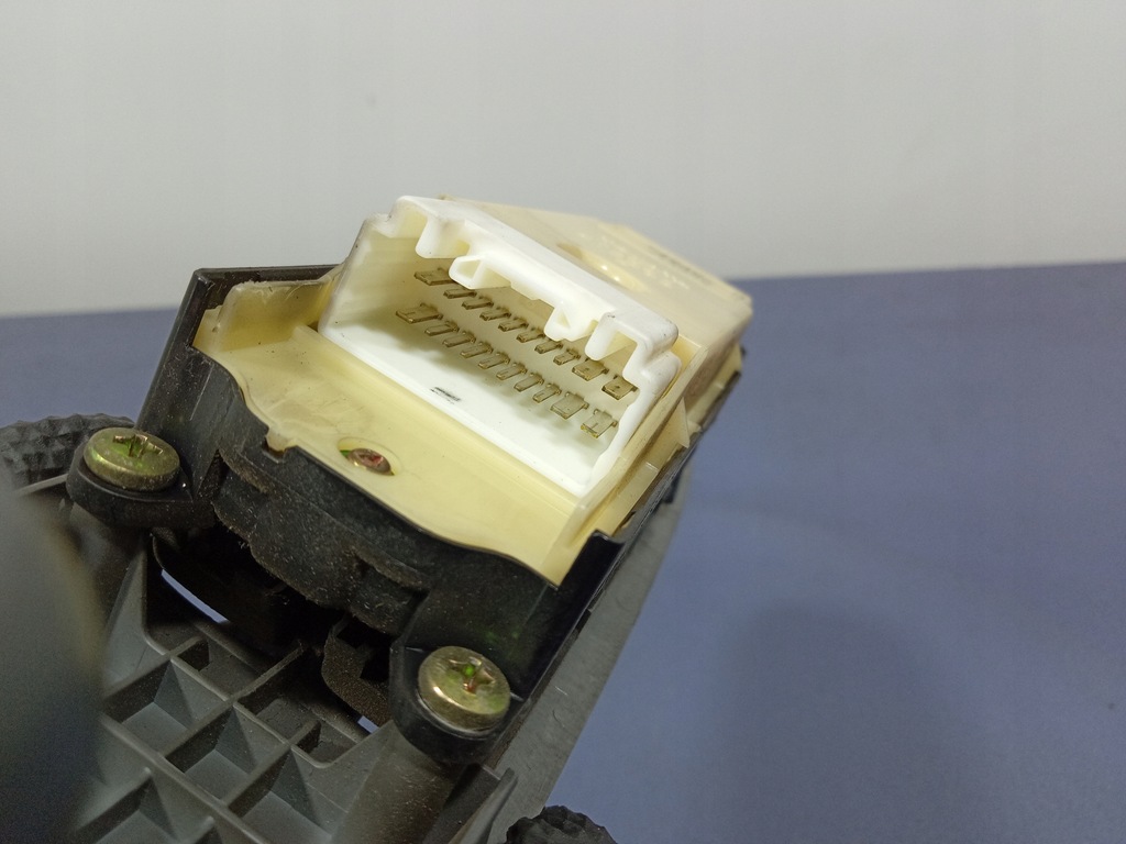 фото №8, Toyota avensis verso панель окон перед левый 84040-44030