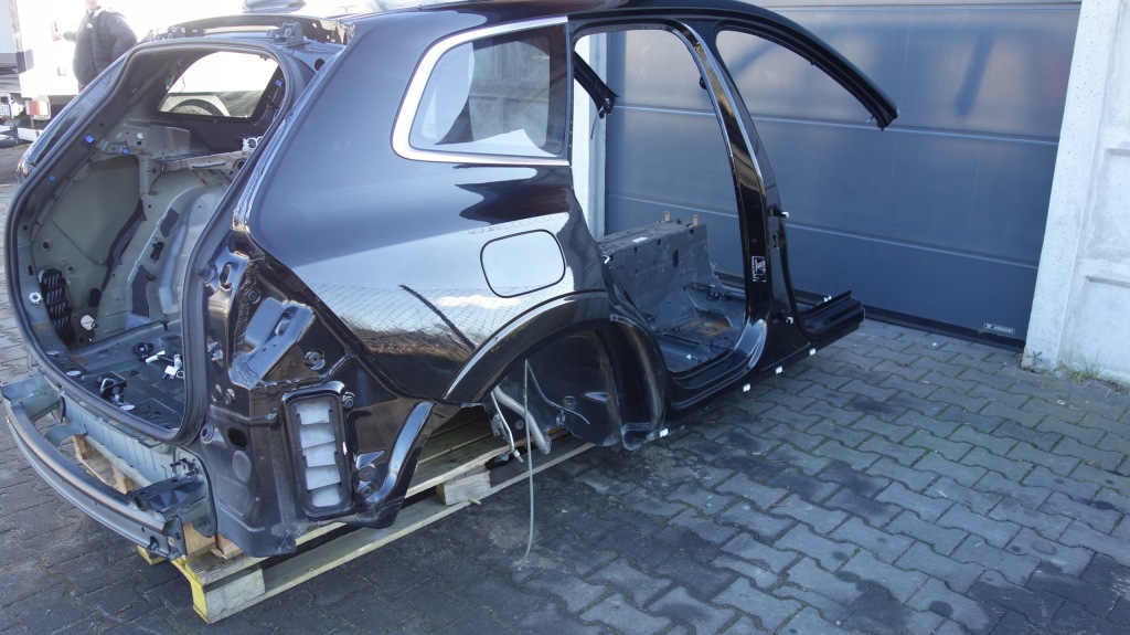фото №10, Volvo xc60 ii t8 кузов чверть крила дах задня 019