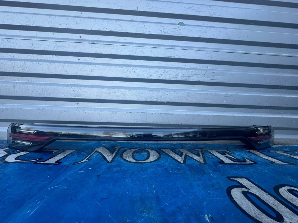 фото №1, Porsche cayenne iii 9y0 накладка лампа задняя 9y0945081ab