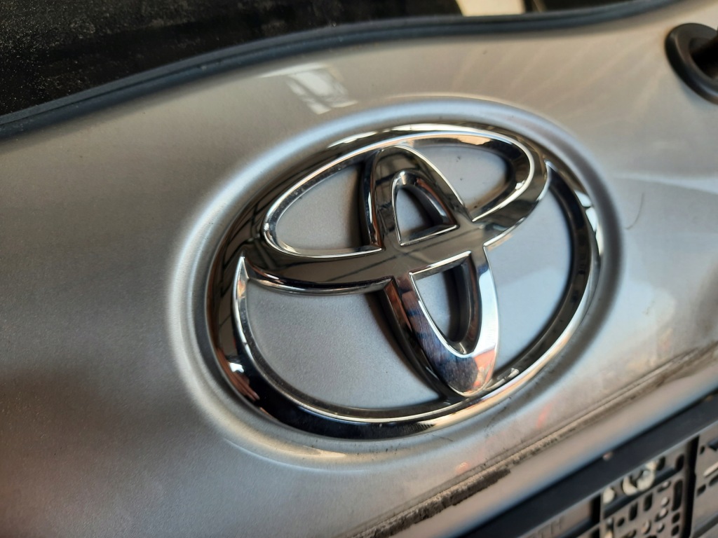 фото №1, Yaris iii эмблема значок крышки