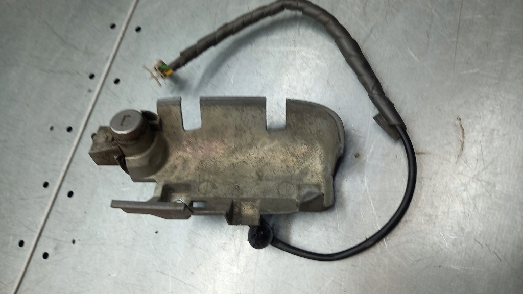 фото №1, Ручка левая перед volvo v40 00-04r 3pin