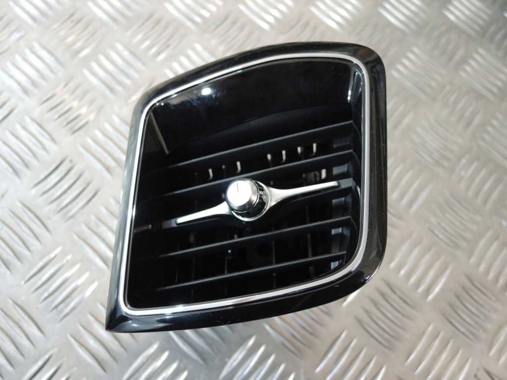 фото №1, Volvo xc60 ii решітка обдув панелі ліва 2017-