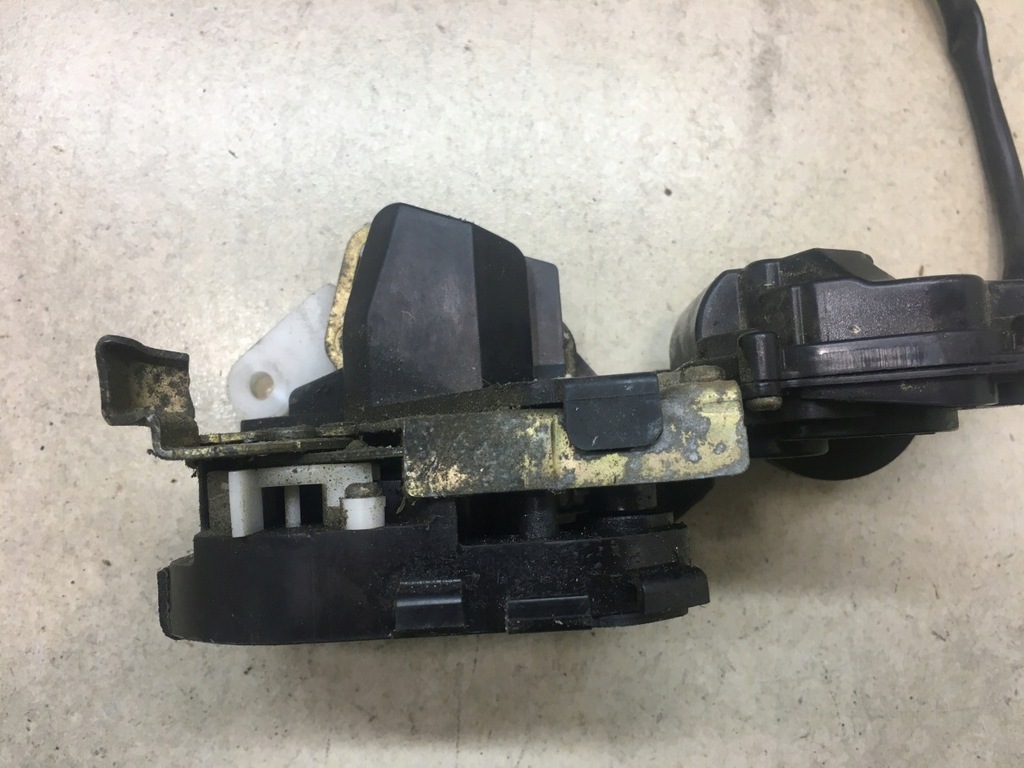 фото №5, Замок дверь правый задняя space star i