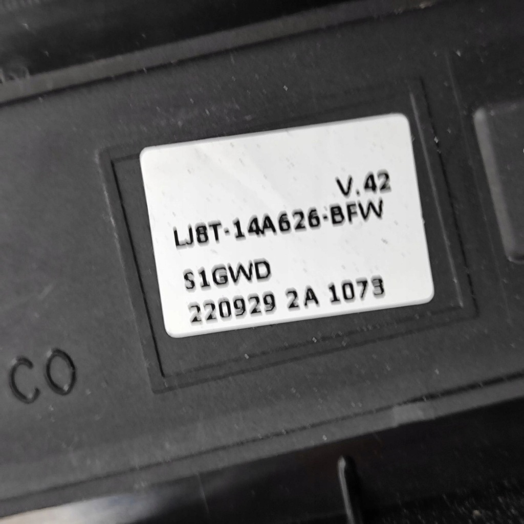 фото №7, Ford mustang mach-e 2023 права сторона молдинг / прокладка скло двері