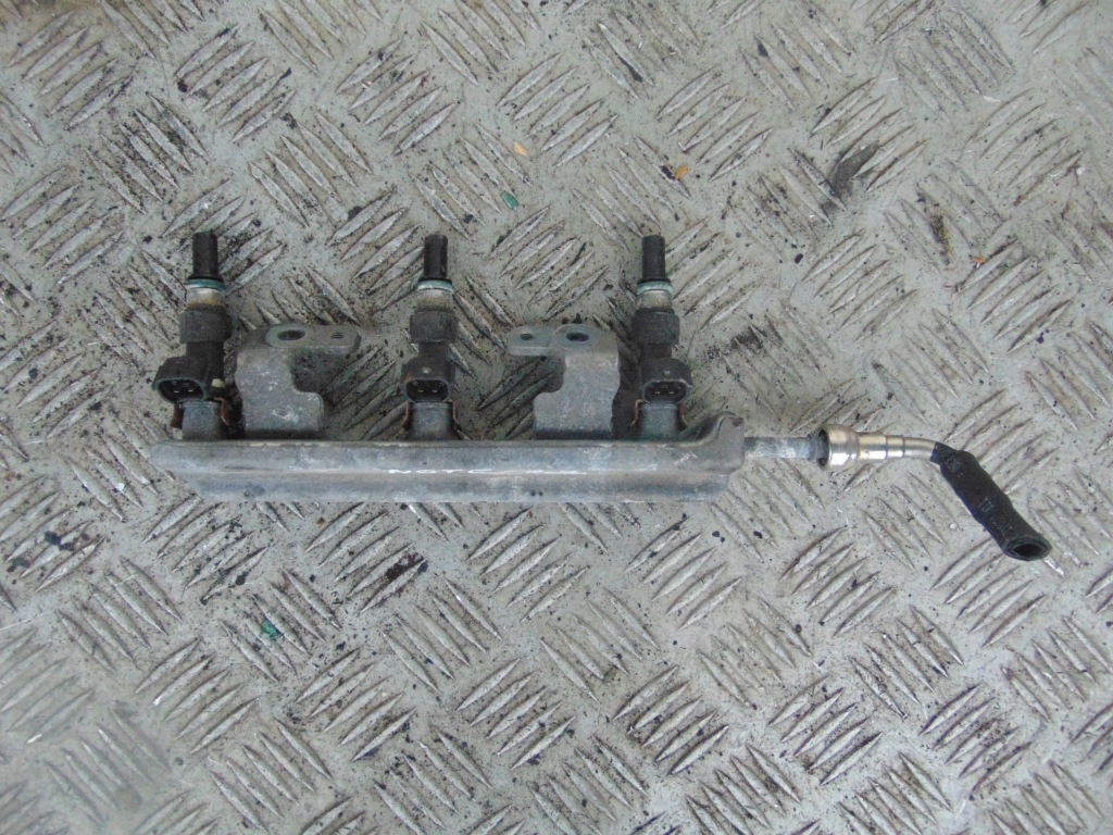 фото №1, Nissan note e12 молдинг упорскування 1.2 13-