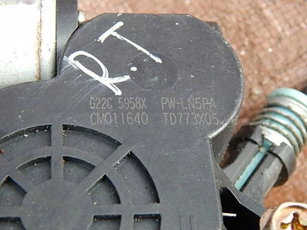 фото №7, Підйомник скло правий задня mazda 6 gg 02-08 2 контакти