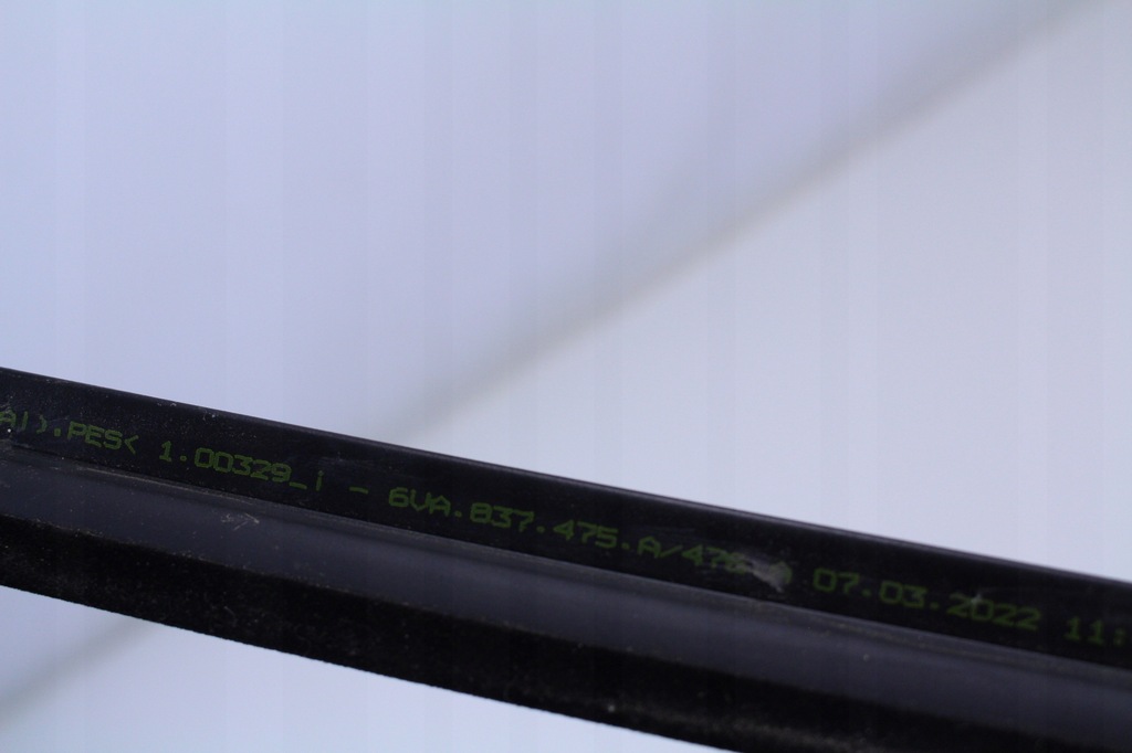 фото №5, Молдинг уплотнитель правый перед skoda fabia 4 iv 22r.