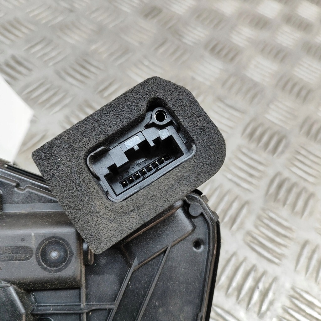 фото №6, Skoda enyaq iv 2023 правая сторона замок дверь передних