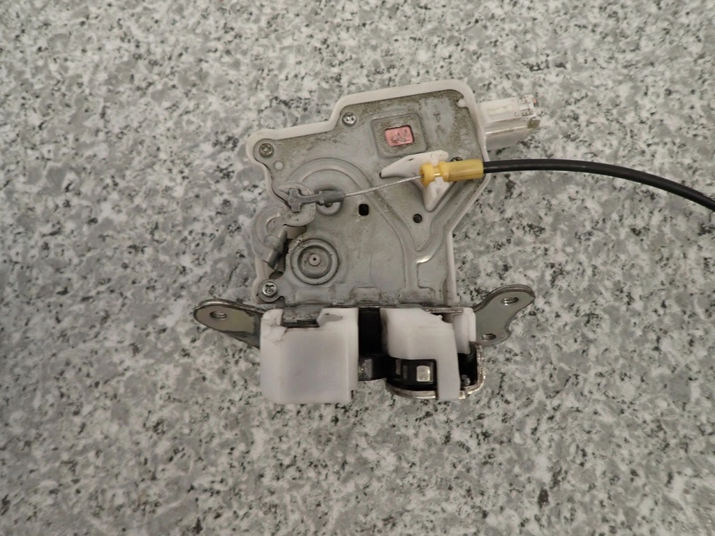 фото №8, Suzuki ignis iii 16- замок задний крышки багажника