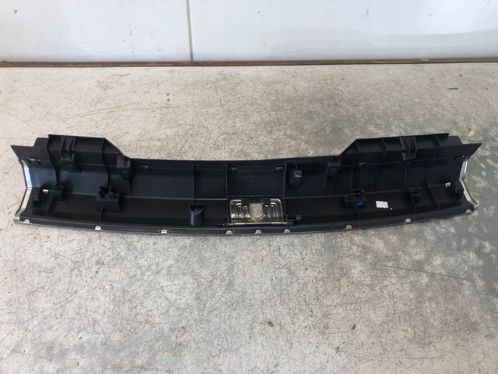 Накладка порог багажника audi a4 b8 универсал 8k9864483c Недорого