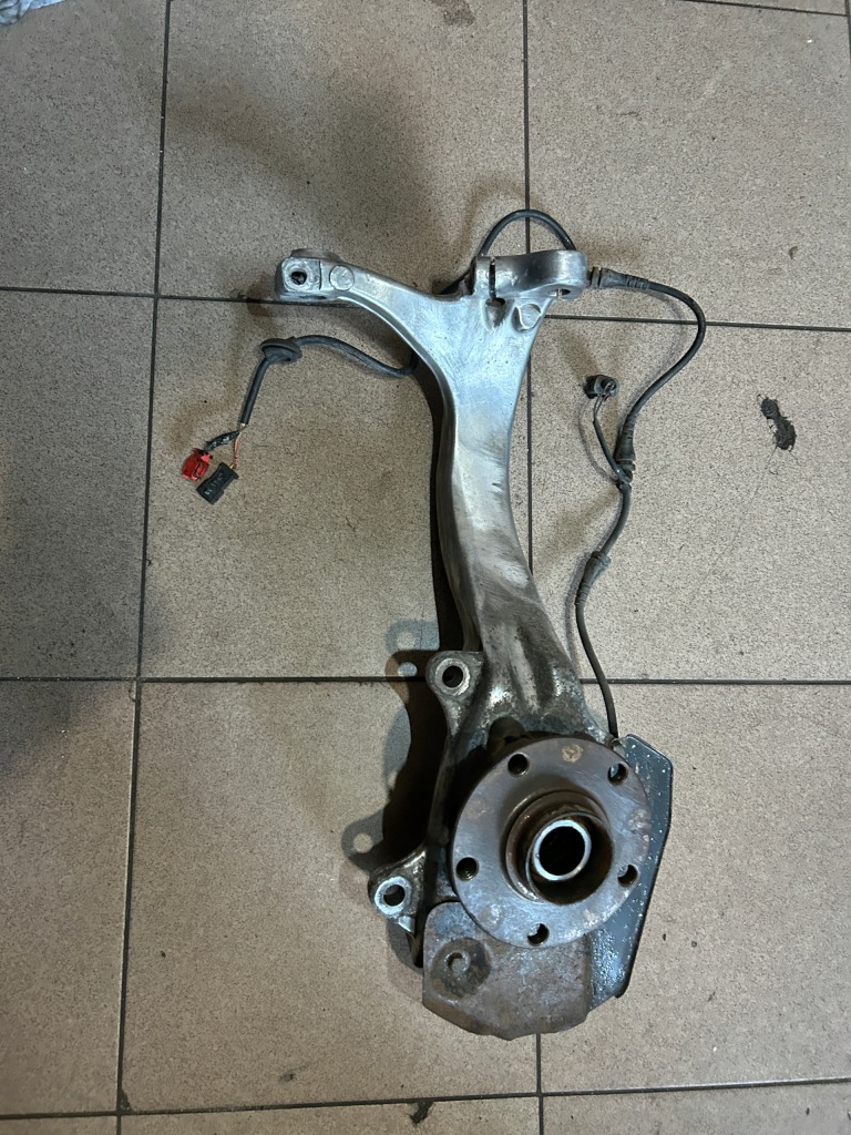 фото №1, Поворотний кулак ступиця права перед audi a6 s6 c5 4.2 v8