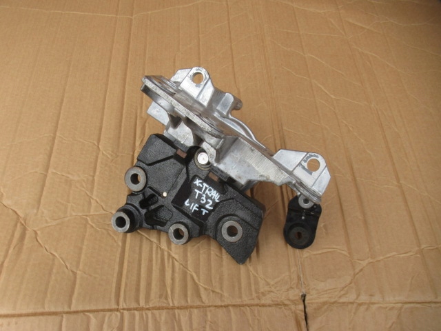 фото №1, Nissan x-trail t32 кронштейн подушка