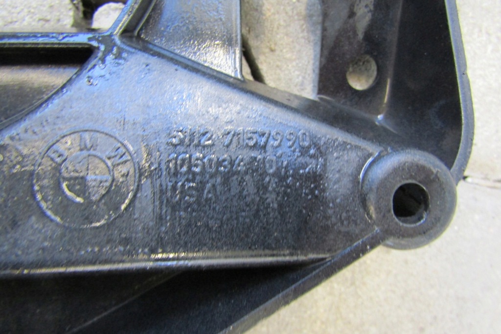 фото №11, Кронштейн кронштейн направляющая крыло правый bmw x5 e70 06-10