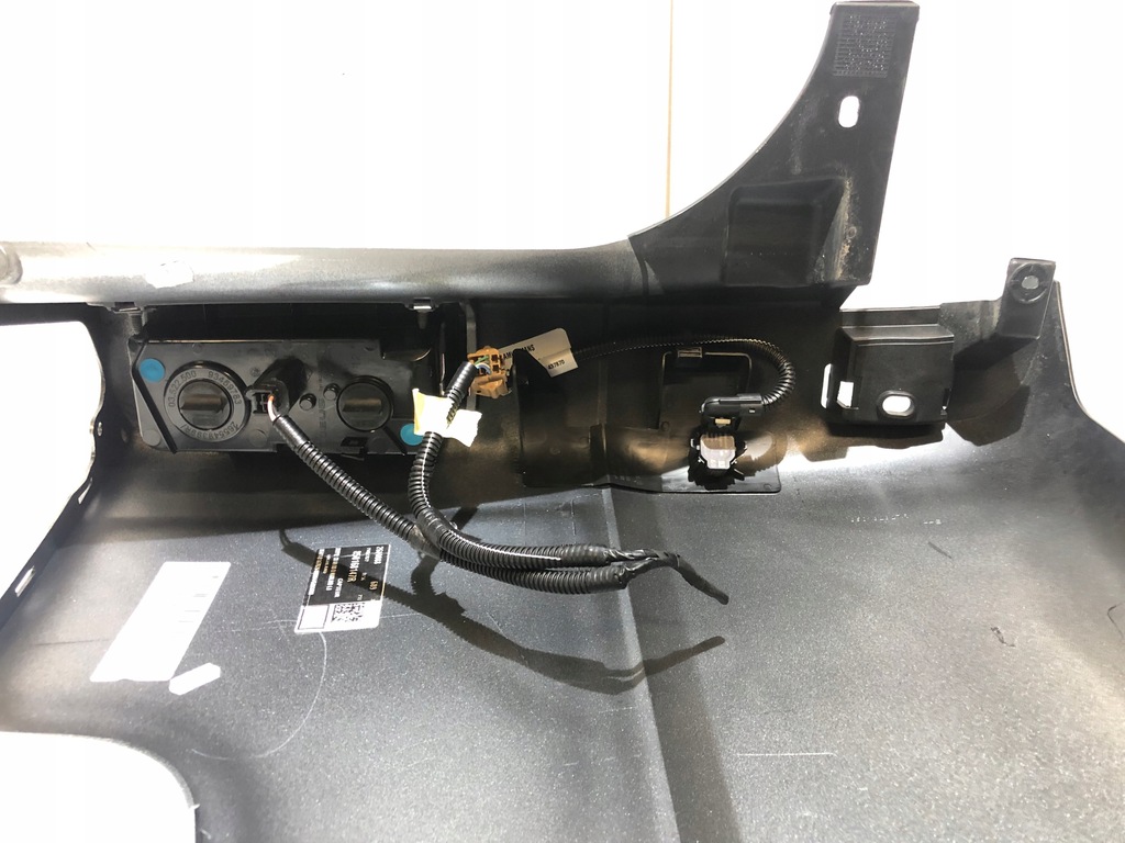 фото №8, Renault trafic iv правий кутик бампер задня лампа датчик pdc tekqa