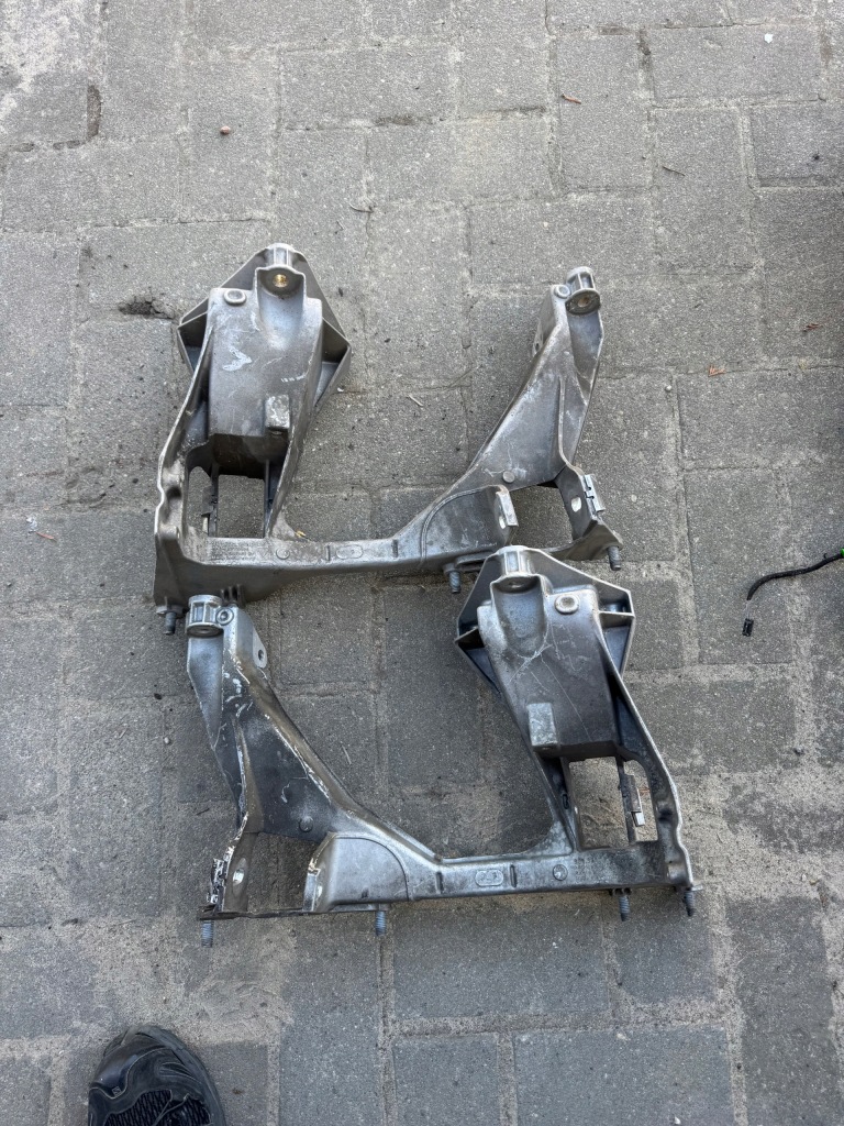 Купити Кронштейн підрамник l+r porsche 718 982 98133115106 206