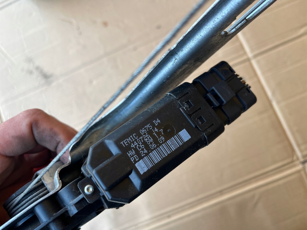 фото №3, Левый передний подъемник стекло renault scenic ii 2003-2006 440726