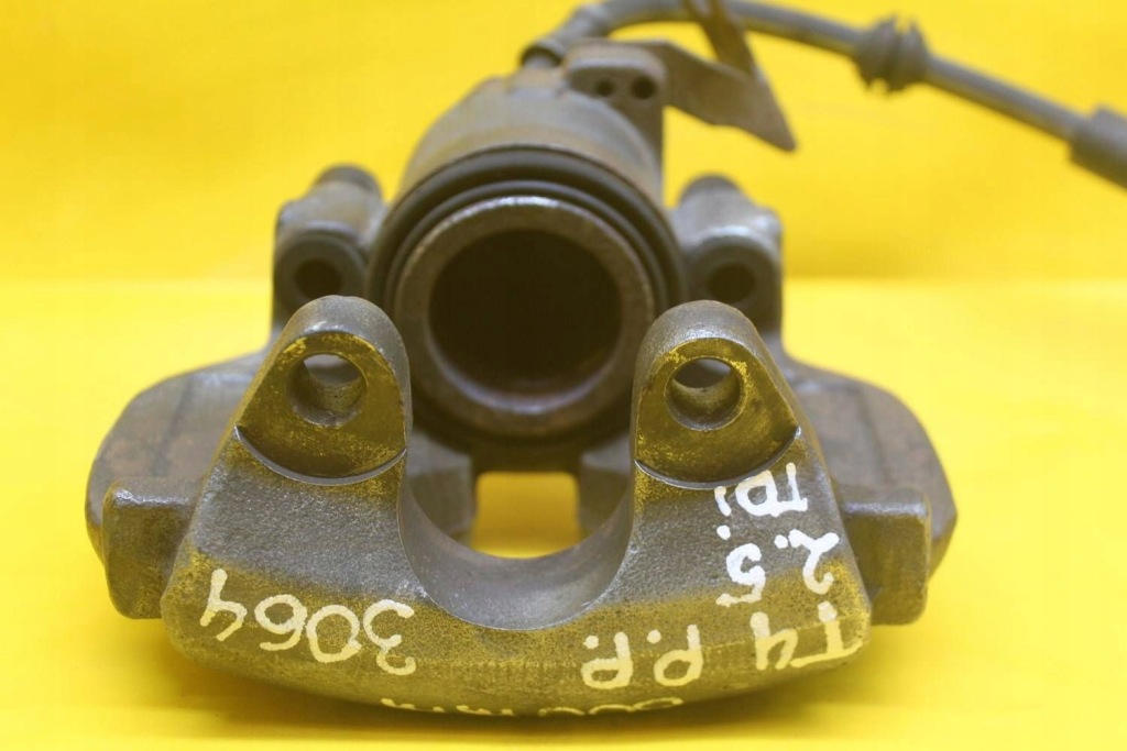 фото №8, Суппорт тормозной правый перед vw transporter t4 multivan 812