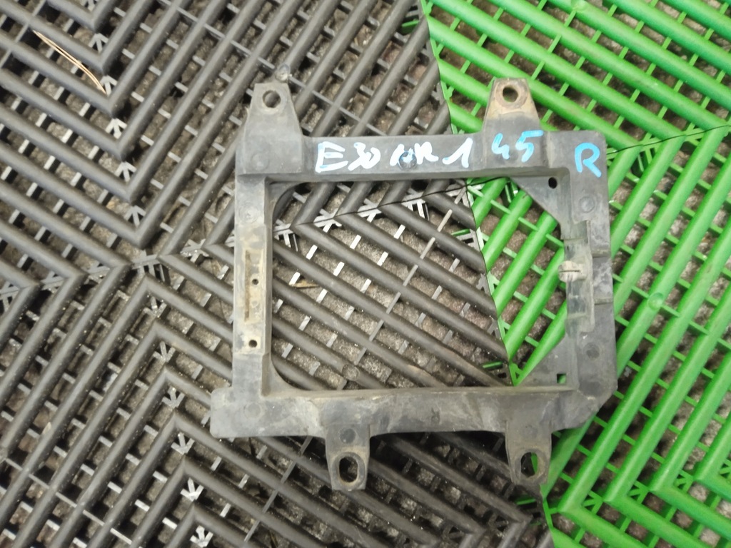 фото №1, Кронштейн кронштейн противотуманной фары правый bmw e30