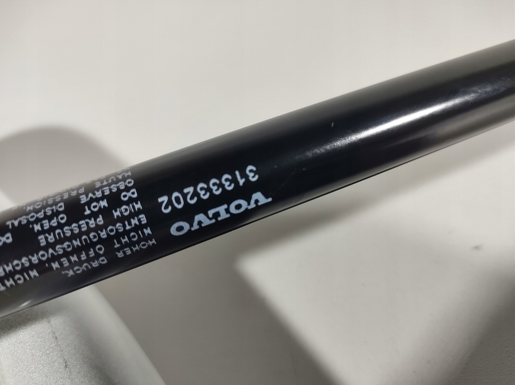 фото №9, Volvo s60 13- петля кришки багажника правий