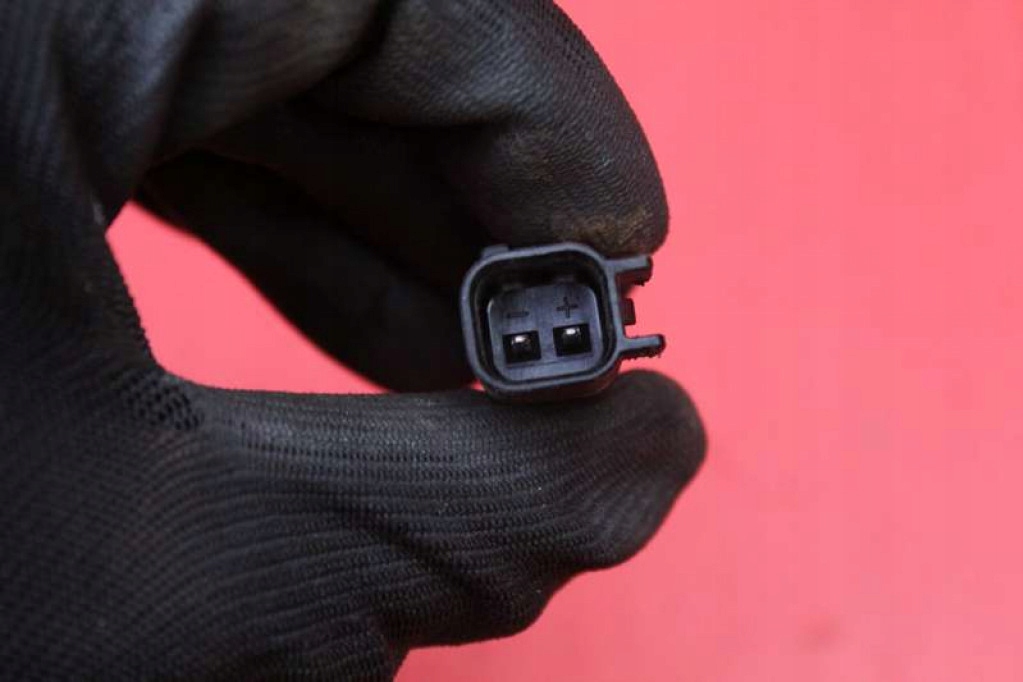 Поворотный кулак ступица правая перед dodge caliber 1.8 16v 150 km 06-12 Киев