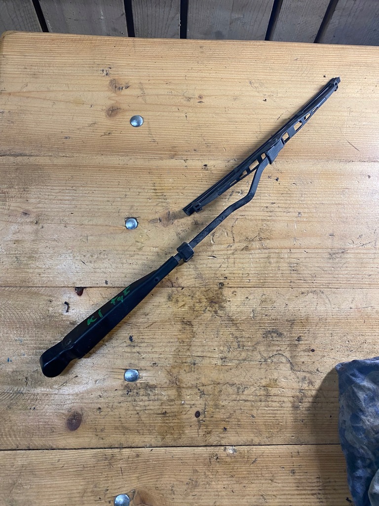 фото №1, Cherokee liberty дворник рычаг крышки багажника задняя