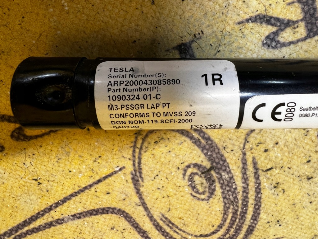 Не спрацювавший ремінь безпеки перед правий tesla model 3 дорестайлінг Доставка